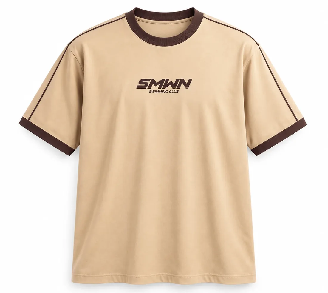Remera beige Swimming Club, con cuello y terminaciones marrones